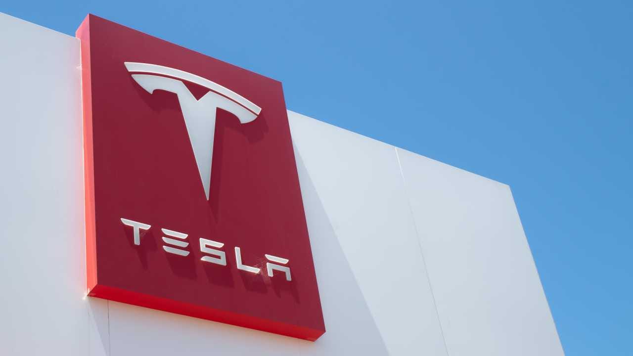 Tesla enfrenta declínio alarmante no mercado europeu em 2025 - Super Rádio  Tupi