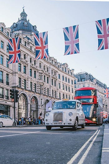 London taxi, building, bus. A place to look with new eyes!