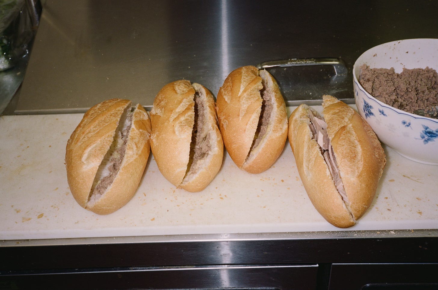 banh mi being made
