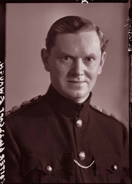 REVIEW AND SUMMARY OF BRIDESHEAD REVISITED BY EVELYN WAUGH 1946,SUMMARY OF  BRIDESHEAD REVISITED,1946 BOOK REVIEW OF BRIDESHEAD REVISITED BY EVELYN  WAUGH,POST-WW2 NOVEL BRIDESHEAD REVISITED BY EVELYN WAUGH 1946,CRITICAL  ESSAY COVERING BRITISH NOVEL