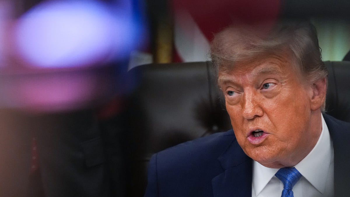 📕 🤪 ‘Not Fun': Trump Officials Worry This Book Will Send Him Into a Psychotic Rage