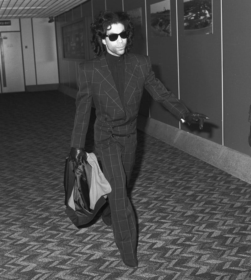 PT8R73 Entertainer Prince arriving at Heathrow 1989. Image shot 1989. Exact date unknown.