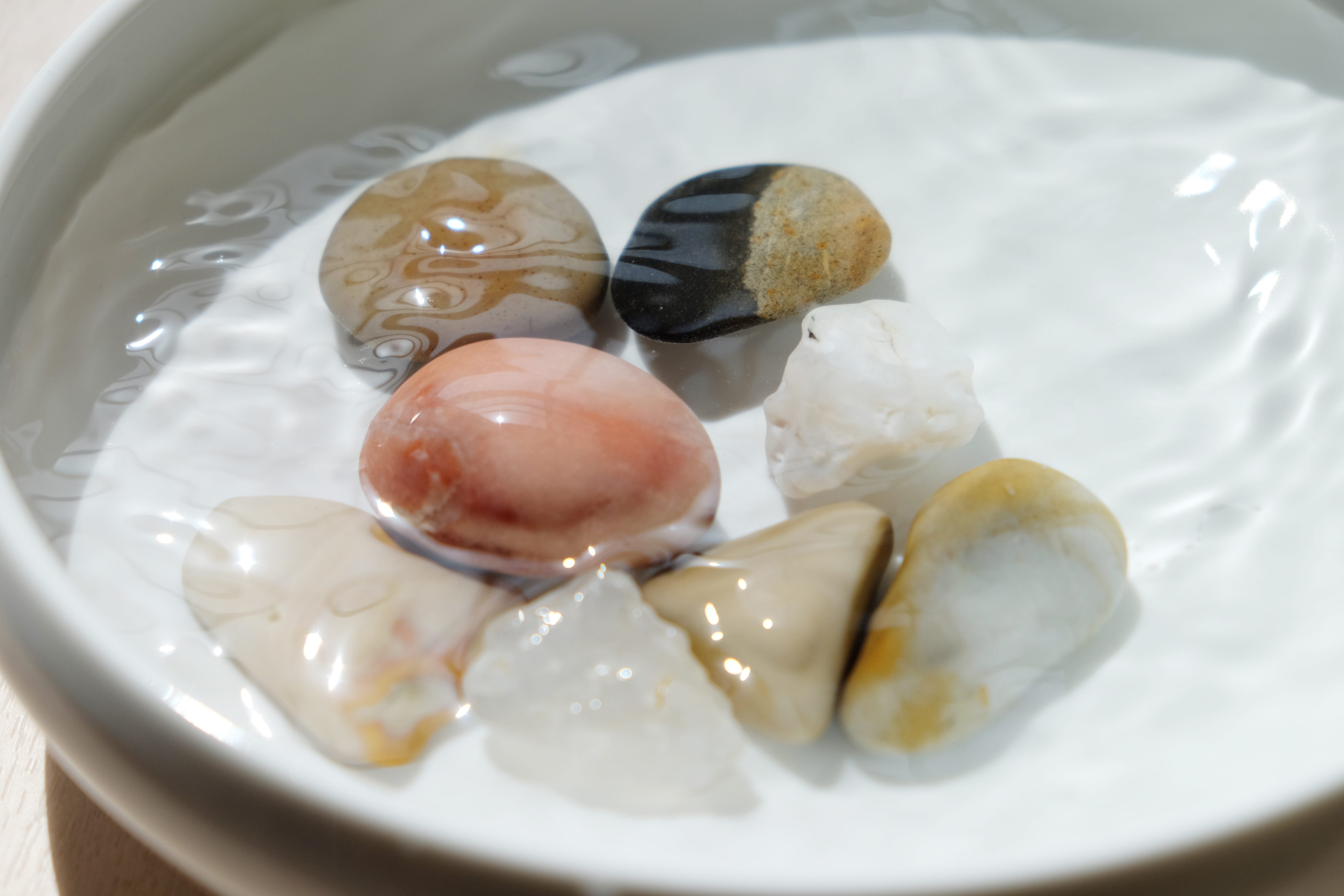 沖縄で拾った人みたいな石 海岸で見つけたキラキラ光る石！ これはなんだ？！ 実は、これは「軽石