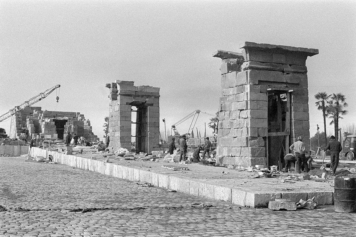 La historia jamás contada del Templo de Debod: todos los secretos que  revelan sus jeroglíficos | Historias