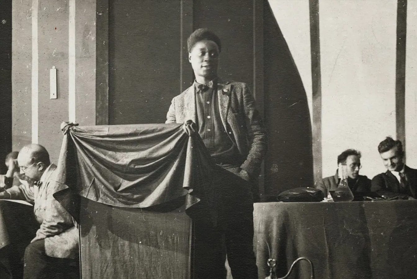 美国黑人共产党员在莫斯科共产国际大会上发言 美国黑人共产党员在莫斯科共产国际大会上发言