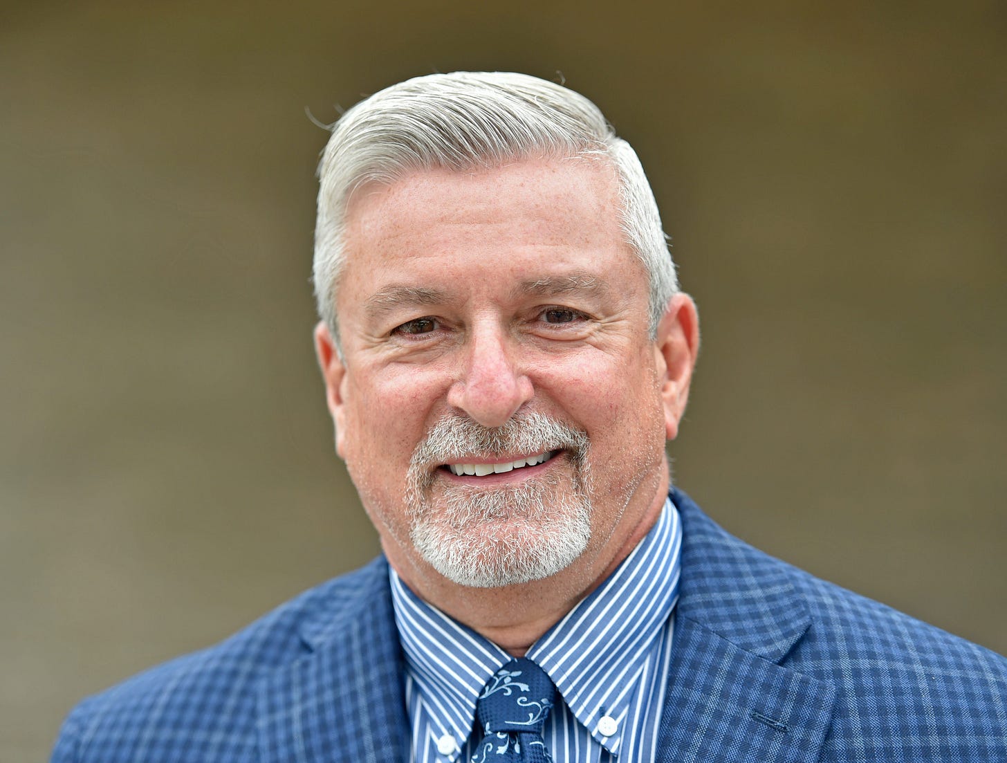 Sarasota School Board's Edwards files for re-election after walkout