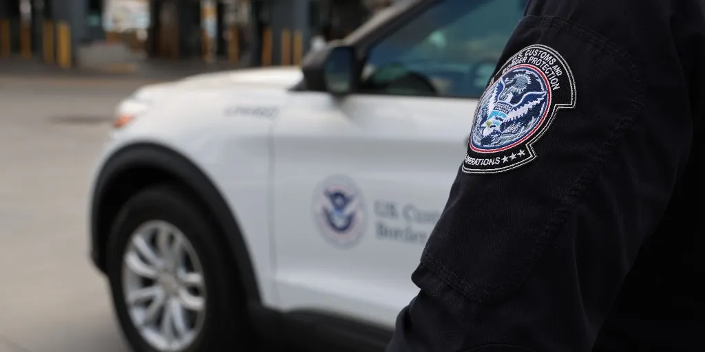 U.S. busts illegal immigrant plot that exploited Canada‘s "lax visitor visa"