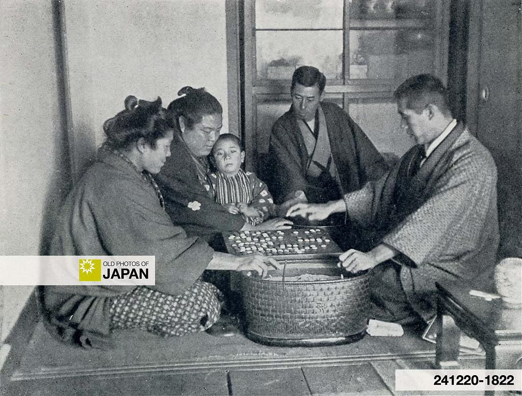 Japanese men playing a game of go, 1911 Japanese men playing a game of go, 1911
