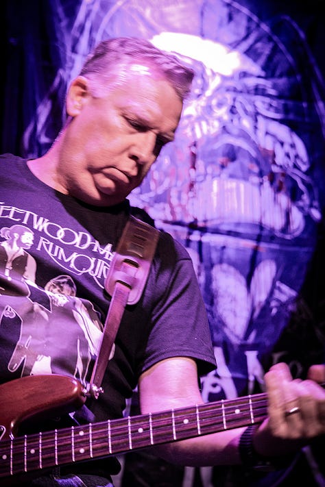 Shane Perry, Hellen Bach