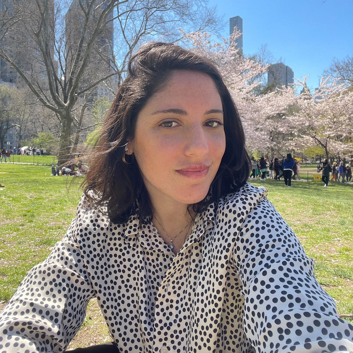 Substack profile picture for @luiza