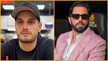 Adrián Marcelo en gorra negra y Poncho de Nigris en traje rosa con gafas de sol, sentado en una silla con el logo de Ring Royale