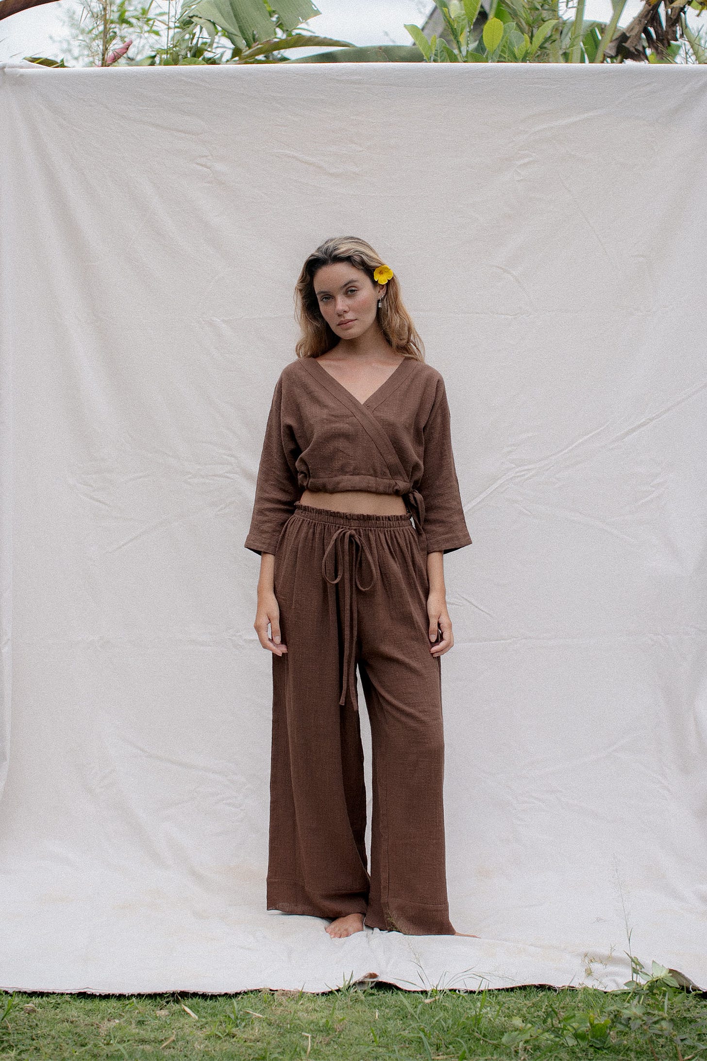 Teresa is wearing size XS/S. Bust: 75cm (29.5”), Height 162cm(5.3”) | Size XS/S Teresa is wearing size XS/S. Bust: 75cm (29.5”), Height 162cm(5.3”) | Size XS/S
