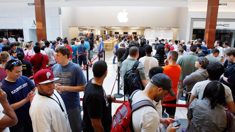 New iPhone selling briskly as thousands line up | CTV News