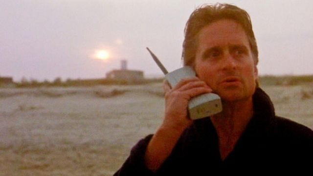 The phone Motorola 8000X Dynatac, Gordon Gekko (Michael Douglas) in Wall  Street | Spotern