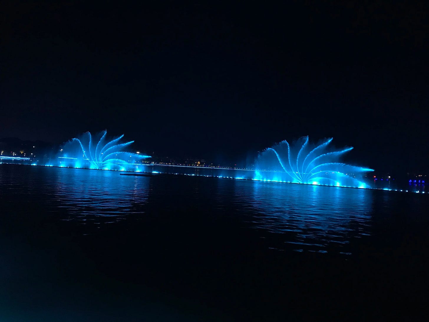   Music LED Light Fountain Show at Zhaoqing Paifang Plaza  