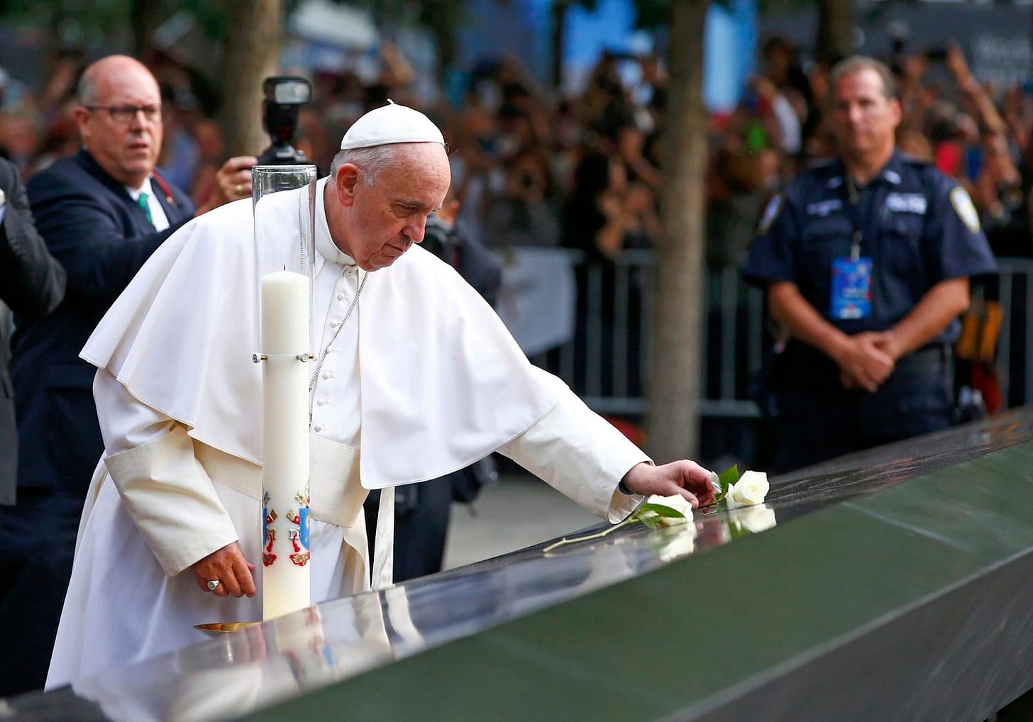 Pope Francis in America: Pope Prays at Ground Zero, Meets 9/11 Families Pope Francis in America: Pope Prays at Ground Zero, Meets 9/11 Families