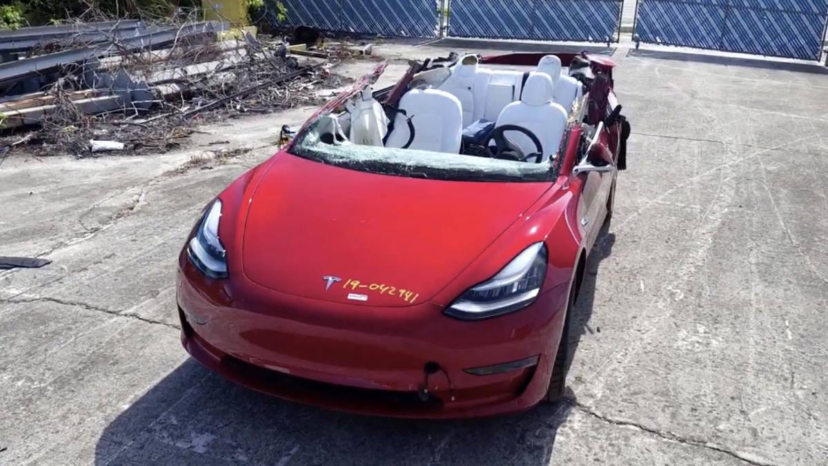 Tesla acidente Tesla acidente