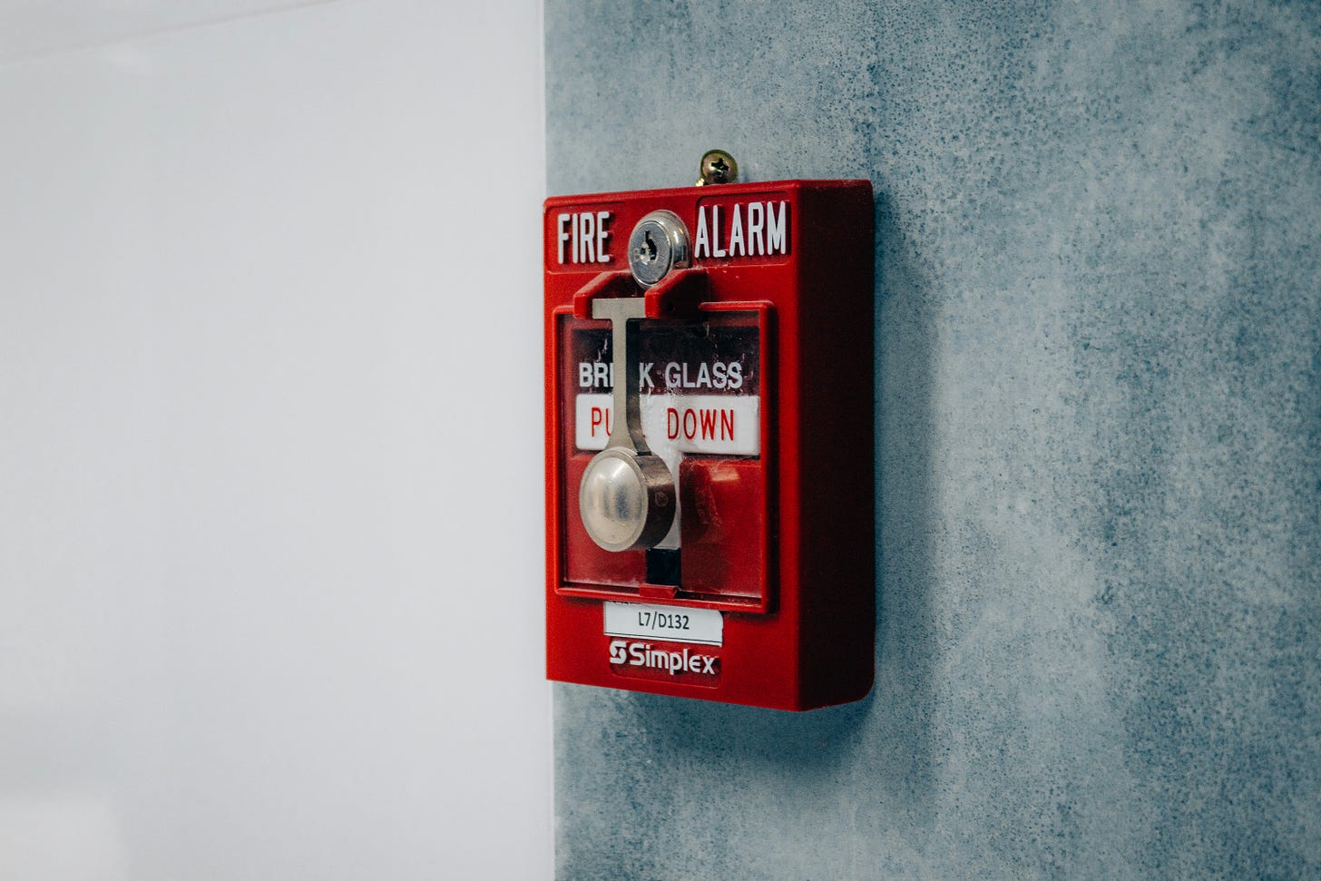 manual lever fire alarm, color red and white manual lever fire alarm, color red and white