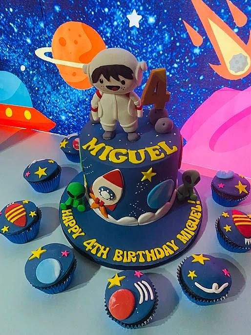 Astronaut theme birthday cake Astronaut theme birthday cake