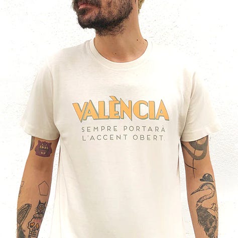 Artículos de diseño y útiles como mochilas, agentas, camisetas, juegos, marcos y calendarios a la venta en Gnomo