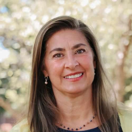 Leslie Manookian headshot