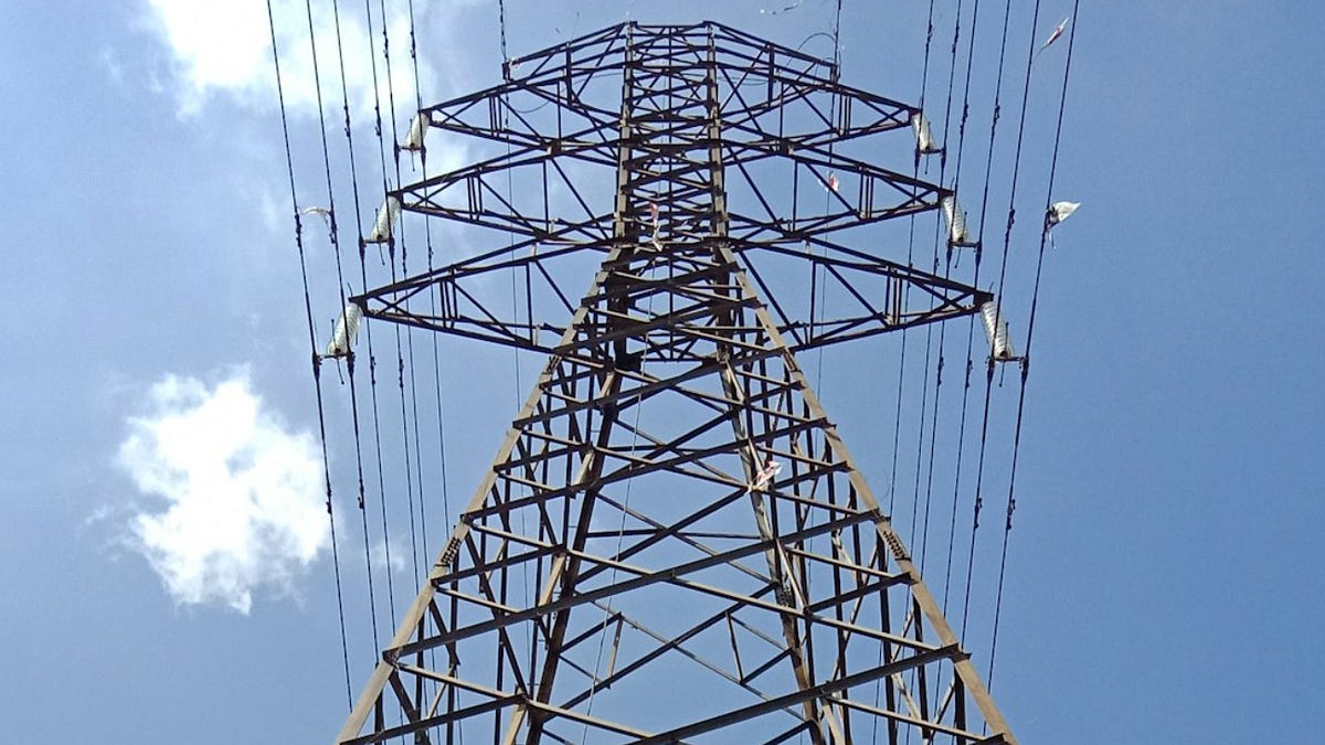 Sizing up proposed power line towers