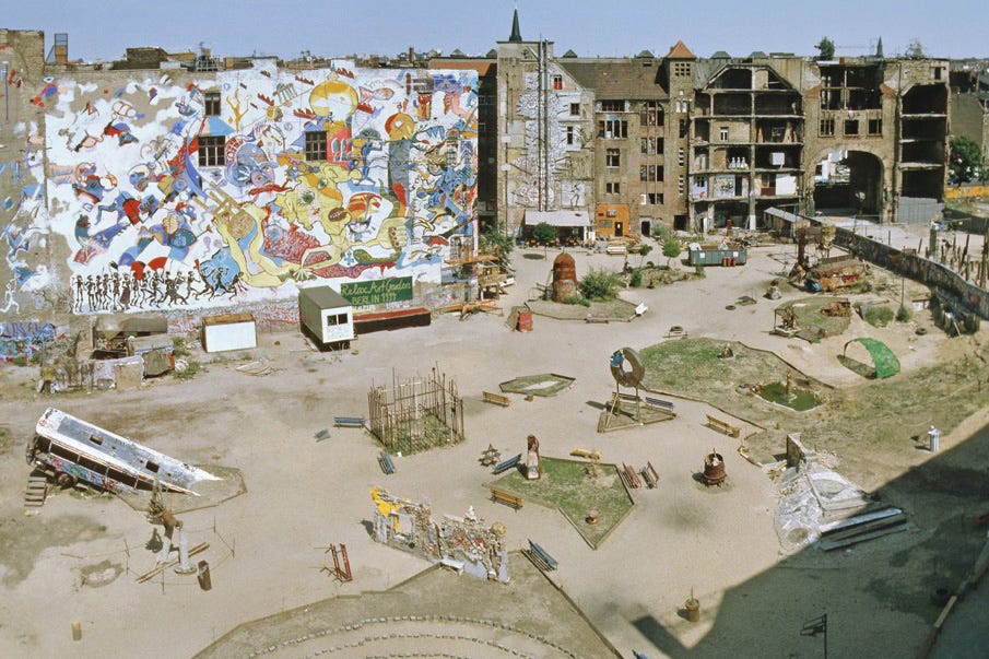 Die Geschichte des Tacheles Künstlerhauses in Berlin | iHeartBerlin.de