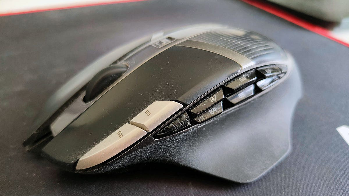 I use an MMO Mouse for productivity and I love it - PC is Dead, Again