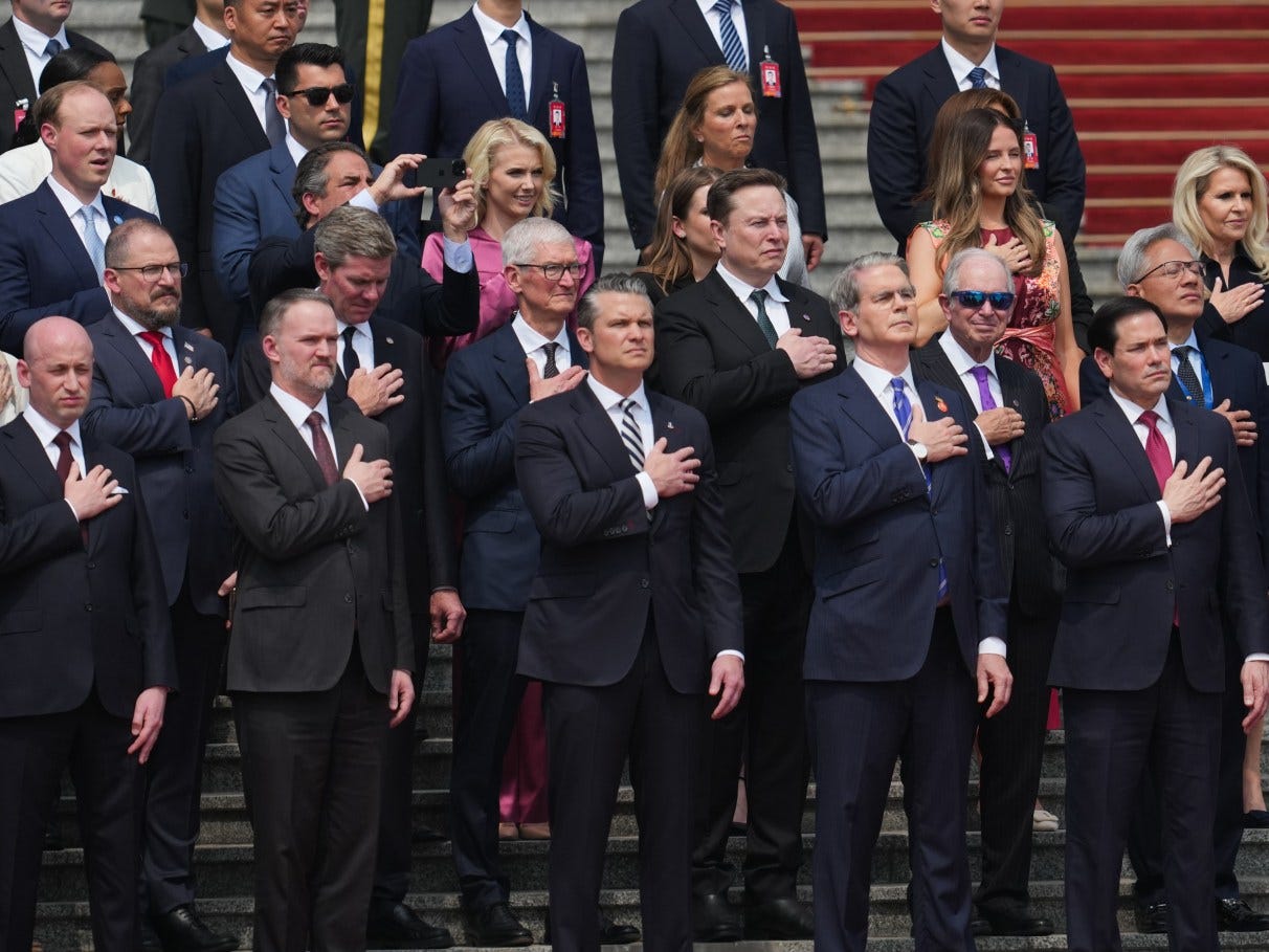 Os CEOs bilionários que transformaram a viagem de Trump à China em uma  missão de negócios | VEJA