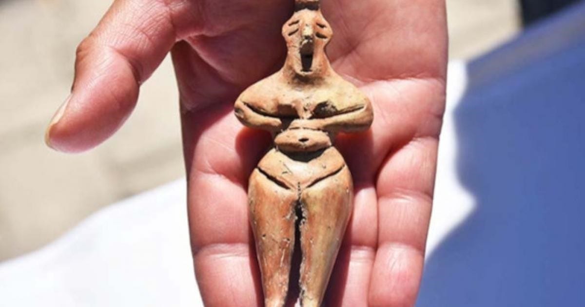 The figure found at Ulucak Höyük.