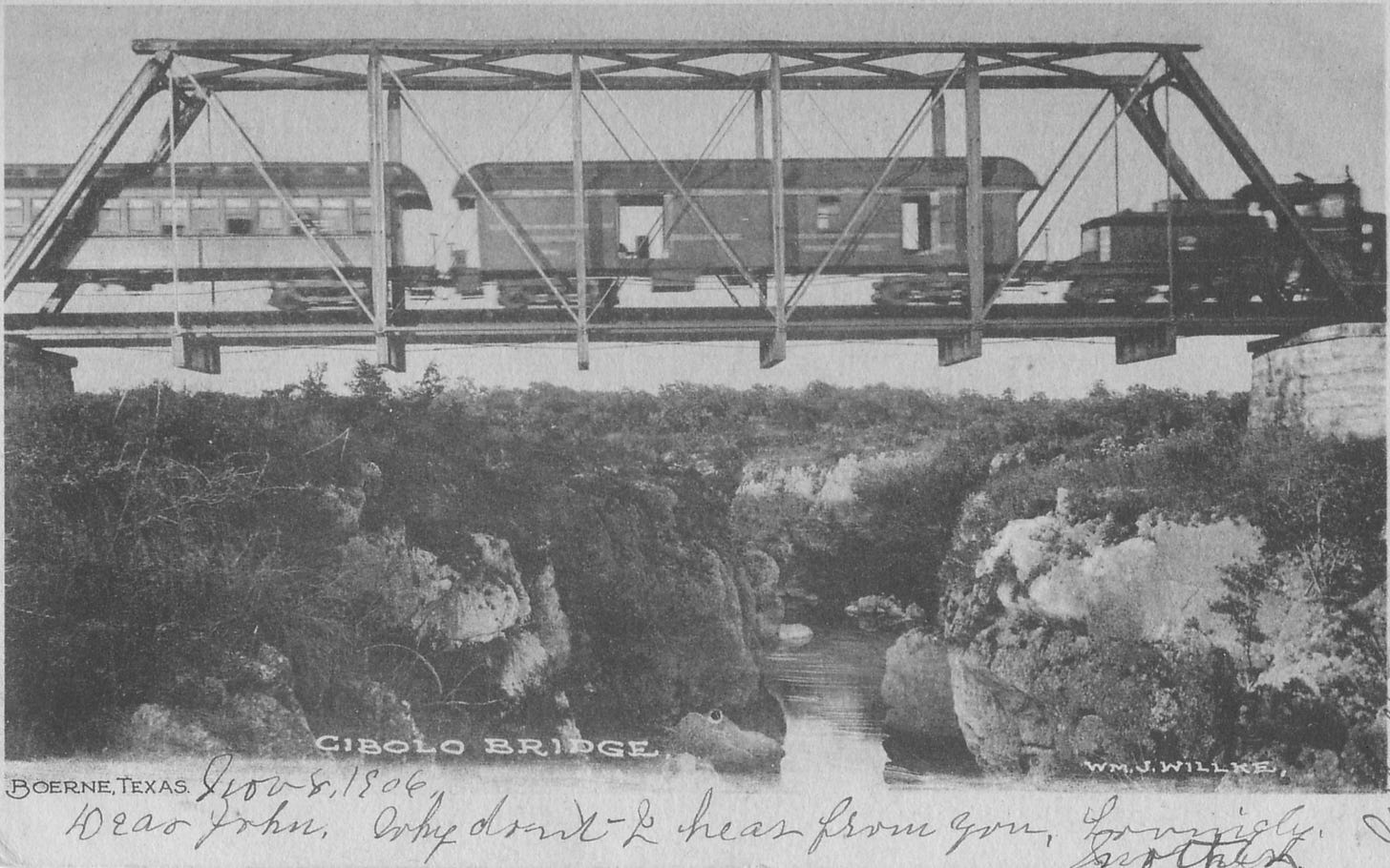A train crossing a bridge

AI-generated content may be incorrect.