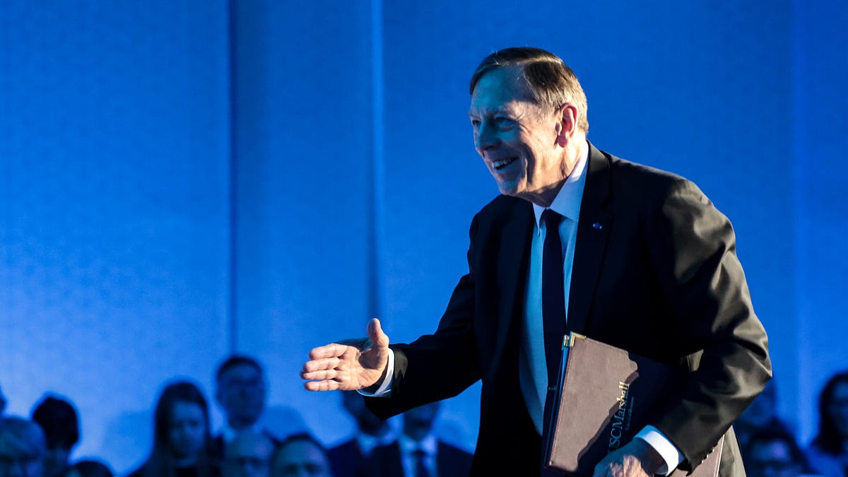 Ex-CIA Chief David Petraeus Briefs Officials in Israel Overseeing "New Gaza"