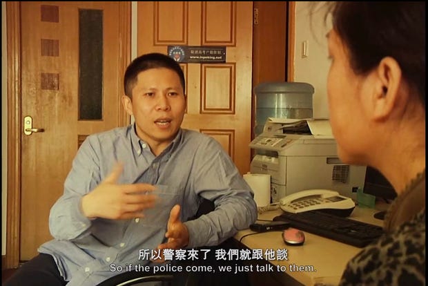中国闭门庭审许志永案外界斥"骗局"与"政治迫害" – 普通话主页