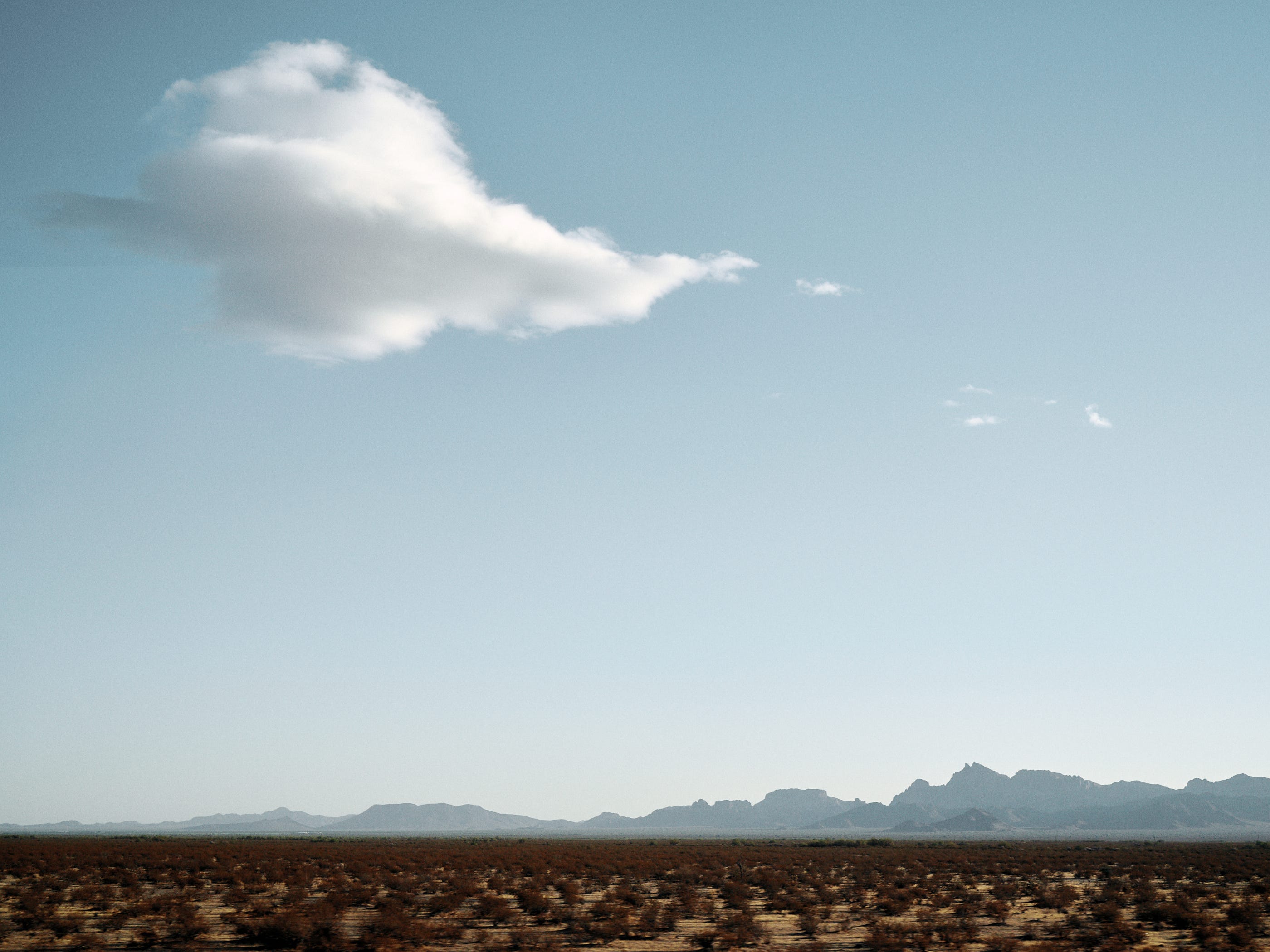 Landscape of the desert bordering the states of California and Arizona during the campaign bus ride to Phoenix. Photographed by Afonso Salcedo.