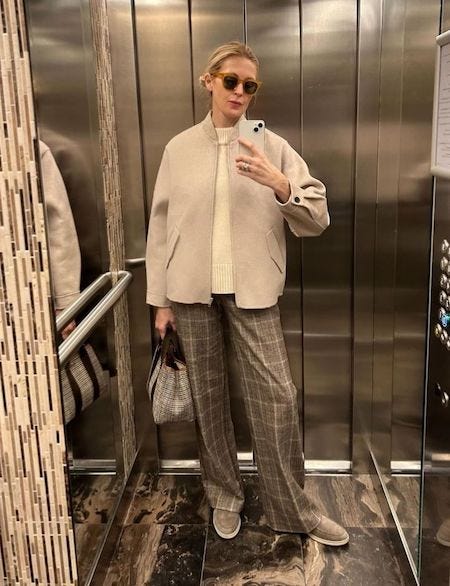 Kelly Rutherford elevator selfie