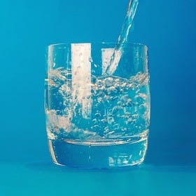 Beneficios de tomar agua