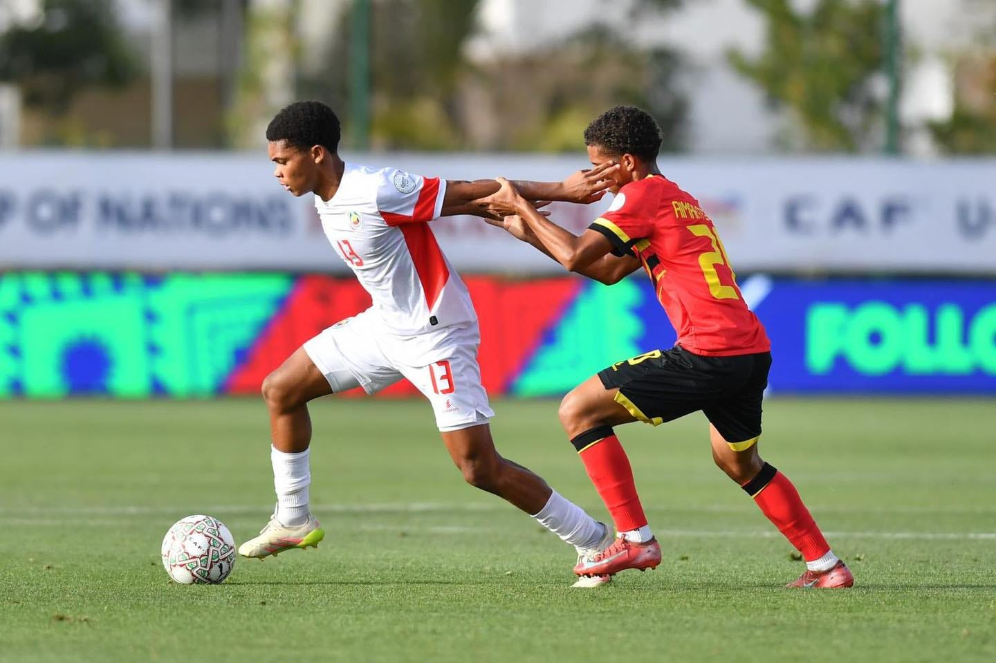 Peut être une image de football, football et texte Peut être une image de football, football et texte