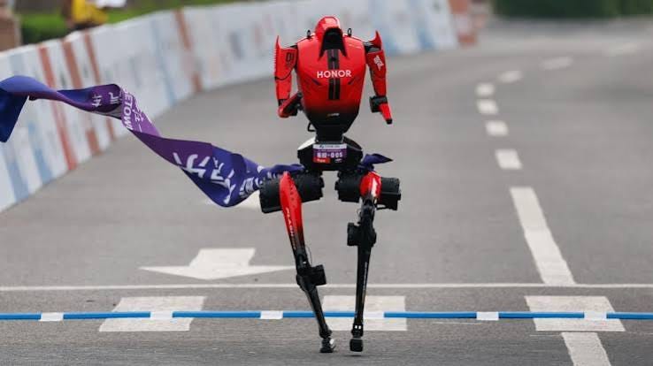 Beijing half marathon robot race won by Honor Lightning Beijing half marathon robot race won by Honor Lightning