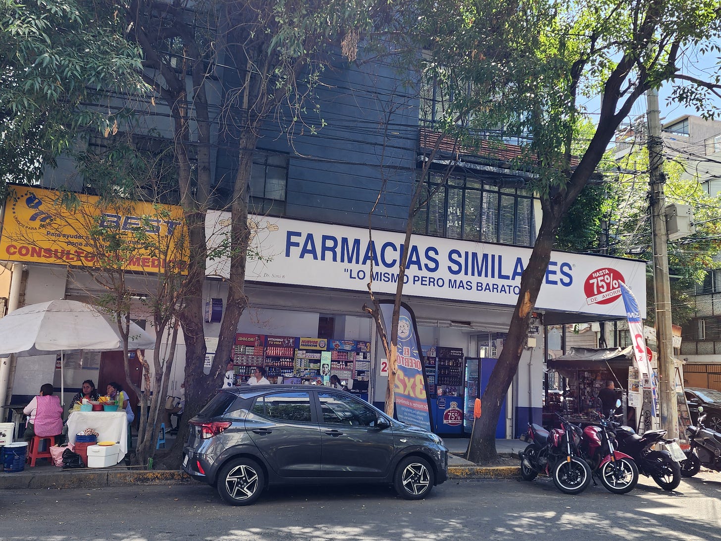 Mexico City doctor's office and pharmacy Mexico City doctor's office and pharmacy