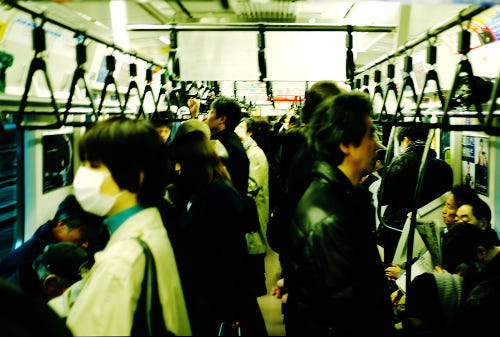 やや混んでいる電車内でままあること | 脳無しの呟き《土鍋と麦酒と炬燵猫》