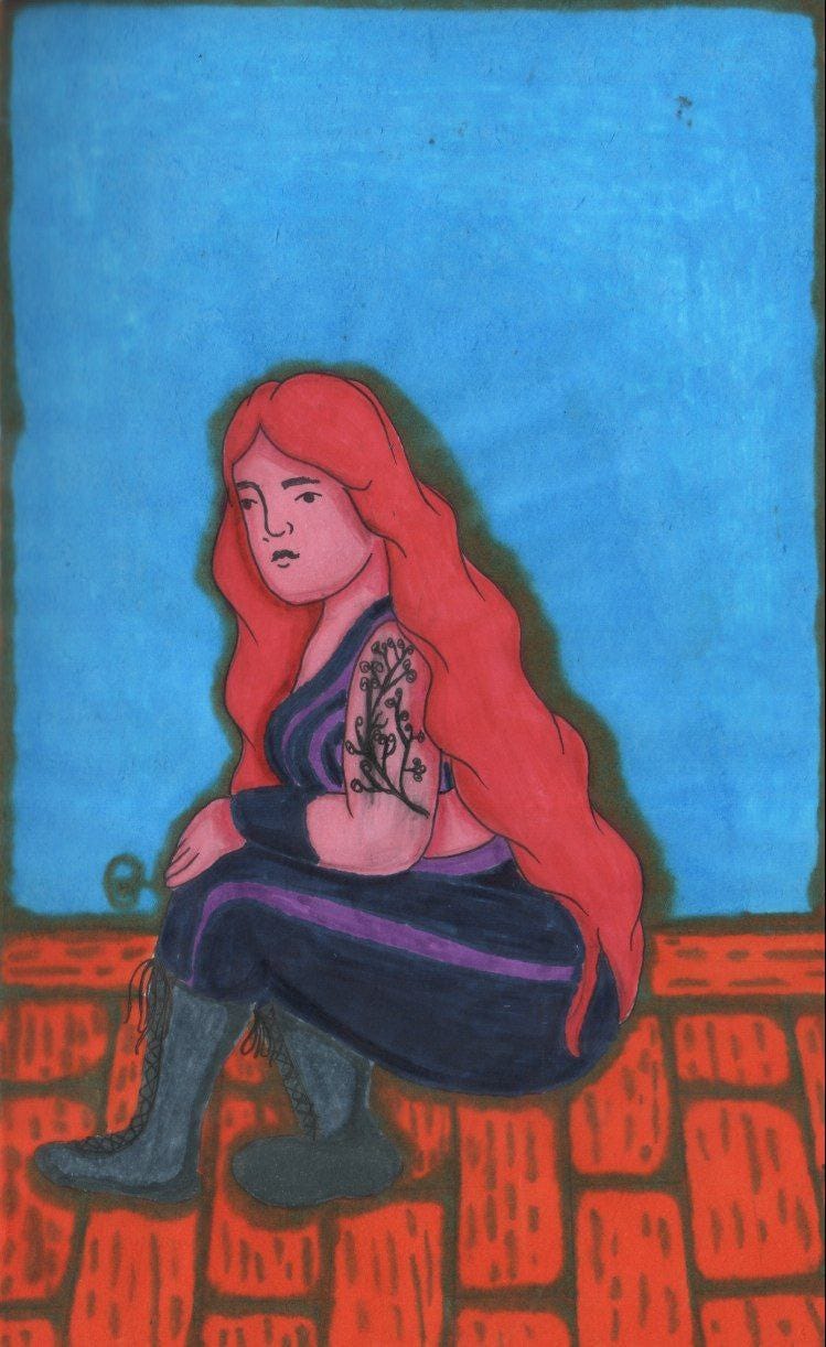 Desenho de uma mulher sentada no chão, de meio perfil, recostada na parede. Ela tem a pele rosa e cabelos vermelhos compridos, veste top e legging com listras pretas e roxas. Ela usa munhequeira preta e botas cinza, com cadarço. Ela tem uma tatuagem com padrões de folhagens em lineart preta no braço que está visível. Sua expressão é serena. O chão é de madeira laranja e a parede tem cor azul celeste.
