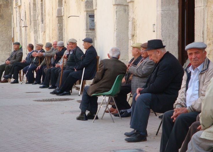 La Piazza è Mia! 5 Tips to Help you Enjoy an Italian Piazza | Italian people,  Italian language, Language lessons