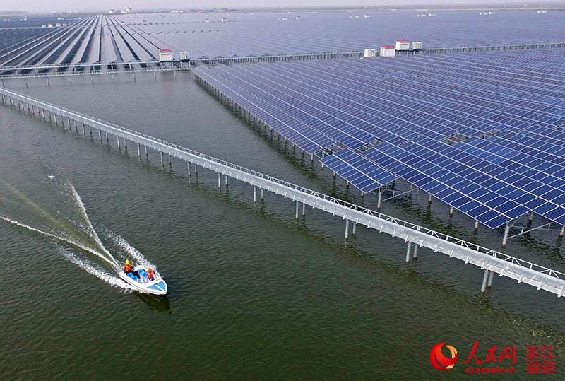 PV-farm-above-fishery-in-China