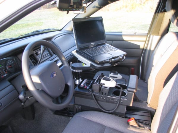 2011_Ford_Police_Interceptor_004