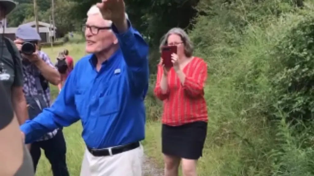 96-Year-Old Grandad on a Trip to His Irish Homeland "One Last Time"