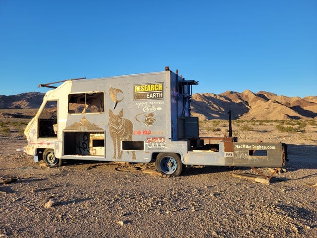 r/flatearth - Abandoned van outside Amboy CA