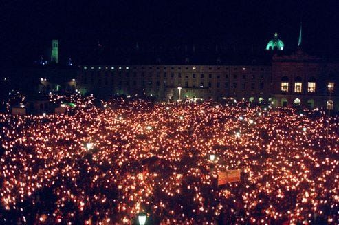 30 Jahre Lichtermeer: Erinnerungen in Zeiten des Liebäugelns mit  Ausländervolksbegehren - Inland - derStandard.at › Inland