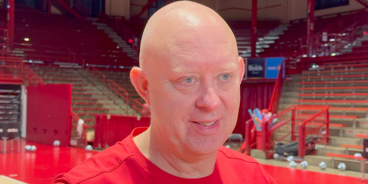 Wisconsin volleyball's Kelly Sheffield on Stanford, Decelise Champion