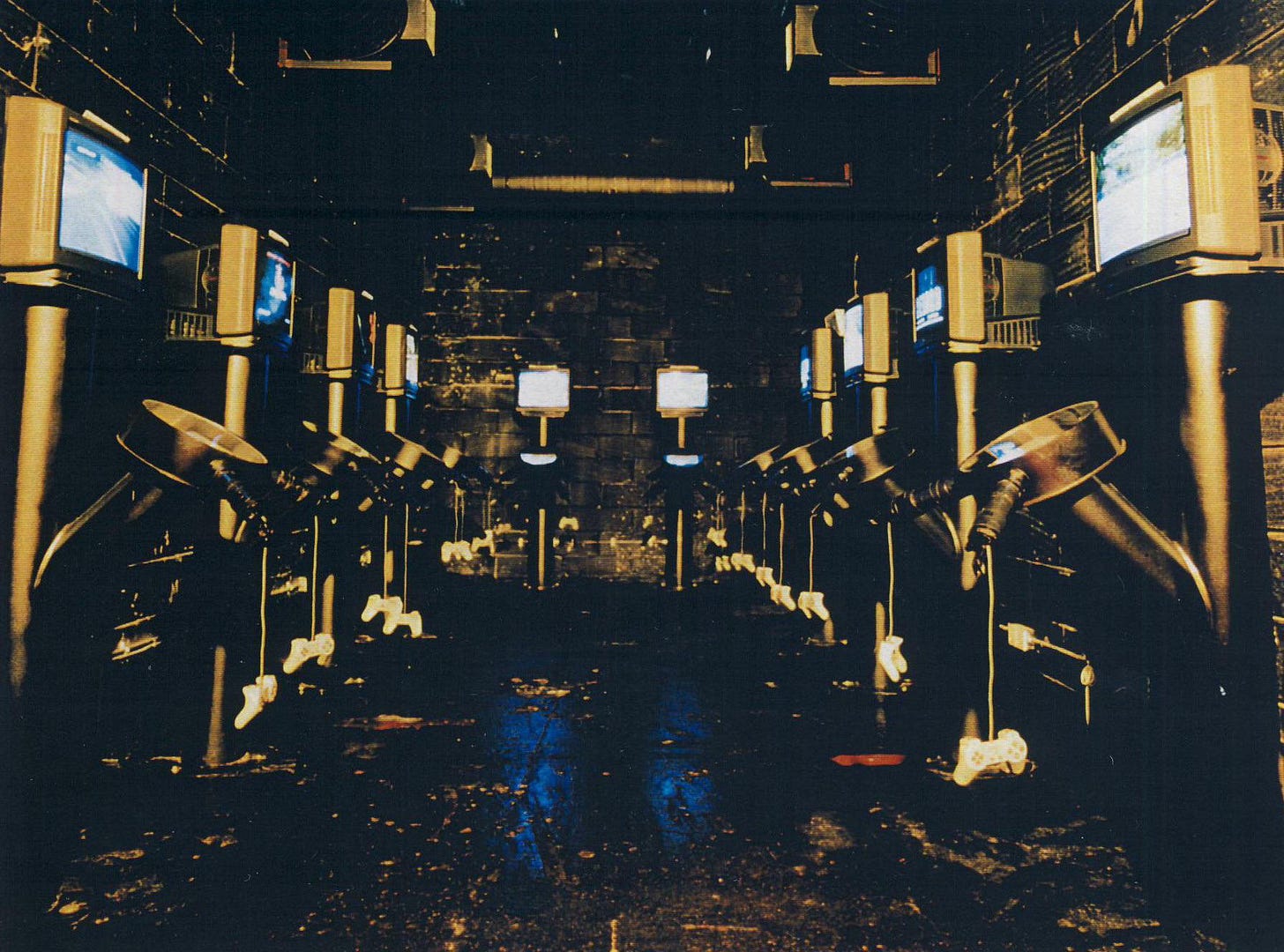 Playstation gaming room at the 'Ministry of Sound' nightclub. London 1995 :  r/nostalgia