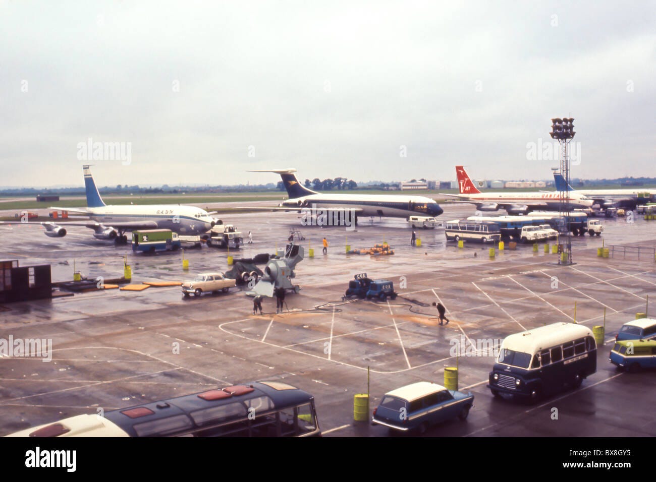 Heathrow airport 1960s hi-res stock photography and images - Alamy